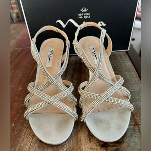 Nina Nadette silver dress sandals size 8
